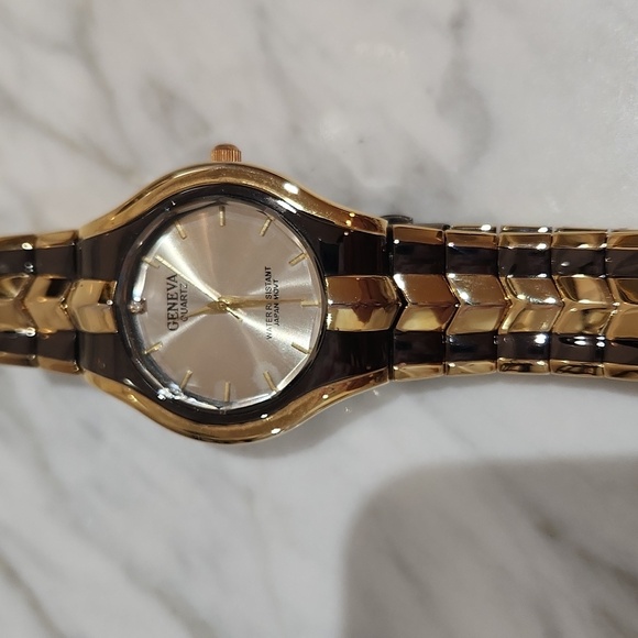 Geneva gold women's watch - Picture 12 of 12